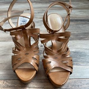 NWT Guess women’s Brown Strappy Heel Sandals Size 9M
